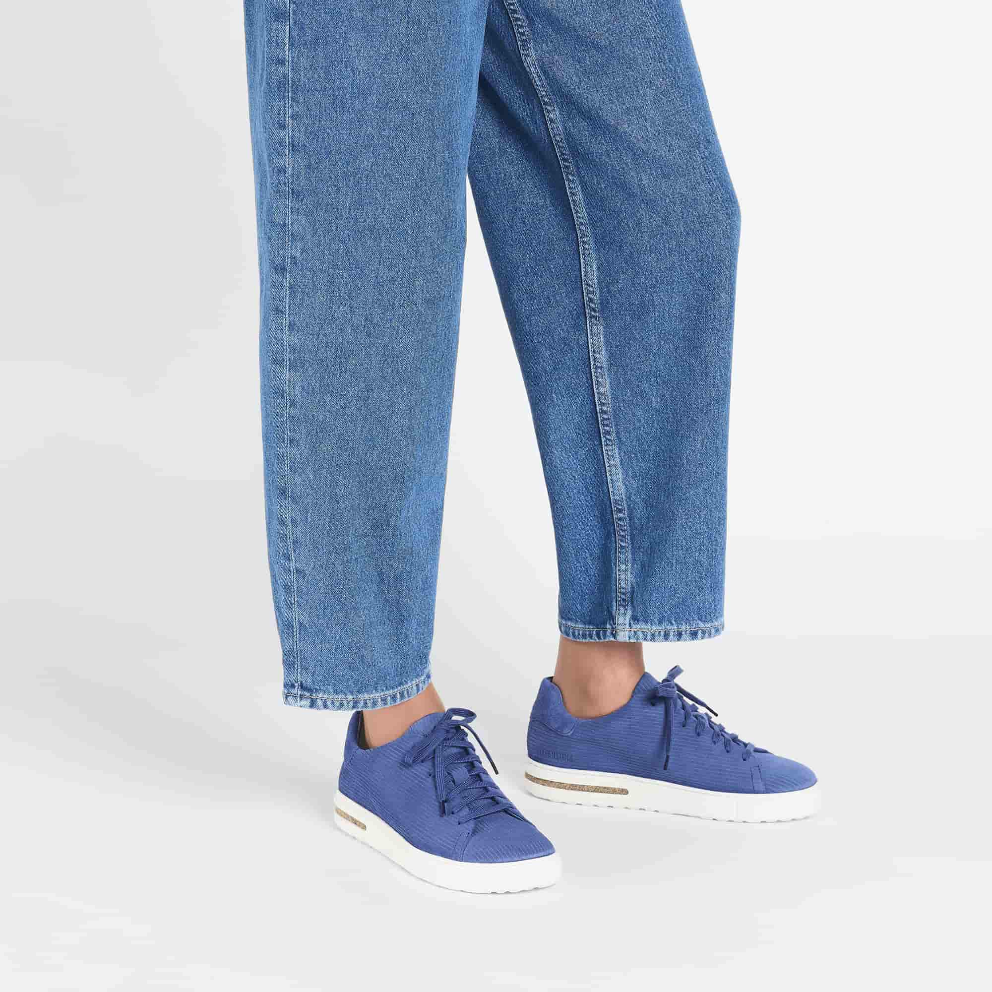 Bend Low Suede Embossed